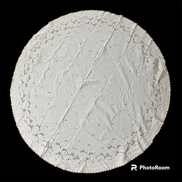 Vintage Tablecloth and 8 Napkin Set Round Flowers Scalloped Edge Floral Spring - Picture 3 of 10